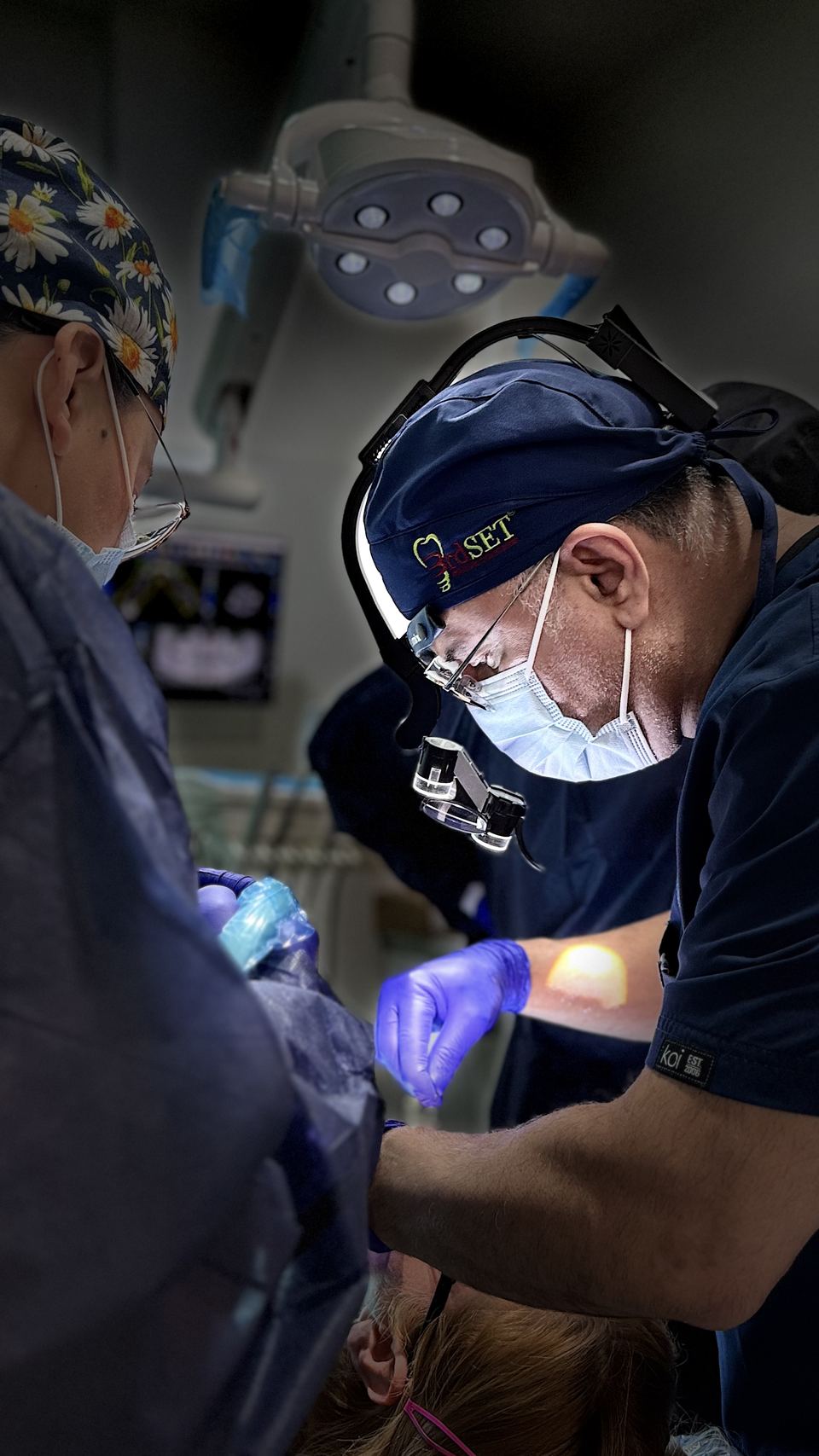 3rdSET surgeons performing dental implant surgery in the operating room